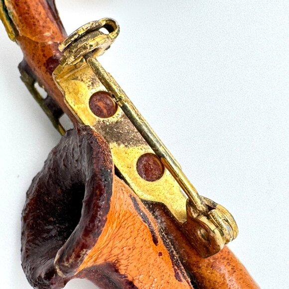 Leather Saxaphone Brooch Pin Brown Brass Vintage 7/8 x 1 3/4" Musical Instrument - Picture 4 of 8